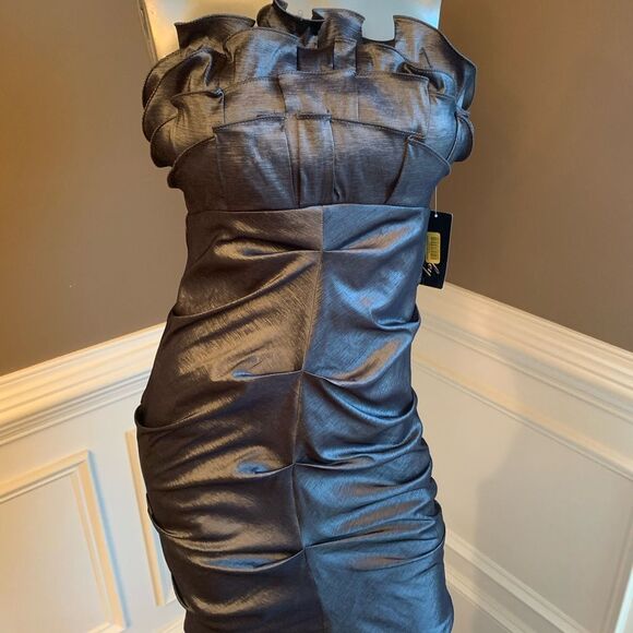 Hailey Logan Strapless Metallic Grey Bodycon Sz 6 - Picture 1 of 3